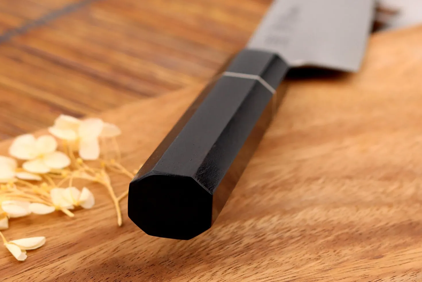 Couteau santoku 19,5cm japonais artisanal Sukenari ZDP-189 San Maï manche en ébène
