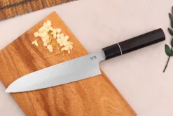 Couteau santoku 19,5cm japonais artisanal Sukenari ZDP-189 San Maï manche en ébène