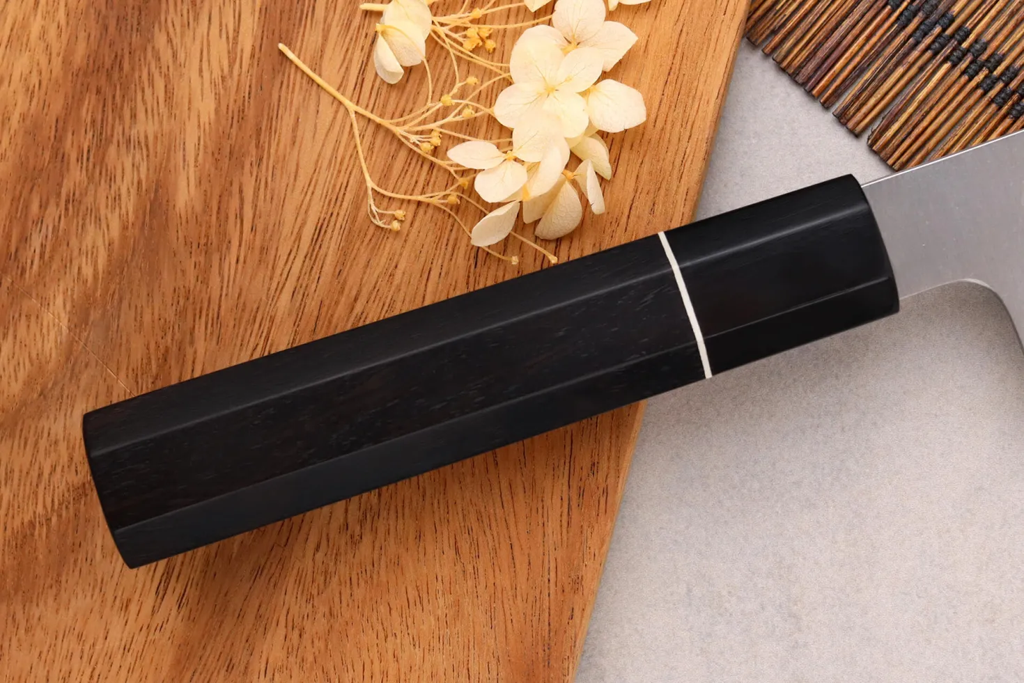 Couteau santoku 19,5cm japonais artisanal Sukenari ZDP-189 San Maï manche en ébène