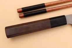 Couteau santoku 18cm japonais artisanal Nigara Hamono Tsuchime AS manche en noyer