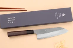 Couteau santoku 18cm japonais artisanal Nigara Hamono Tsuchime AS manche en noyer
