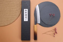 Couteau santoku 16,5cm japonais artisanal Yuzo Black AS chêne brûlé