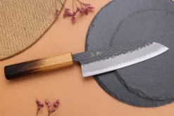 Couteau santoku 16,5cm japonais artisanal Yuzo Black AS chêne brûlé