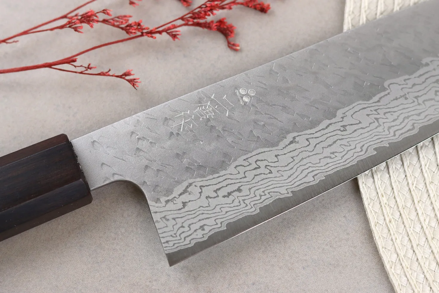 Couteau santoku 17cm japonais artisanal Nigara Hamono Tsuchime VG10 damas