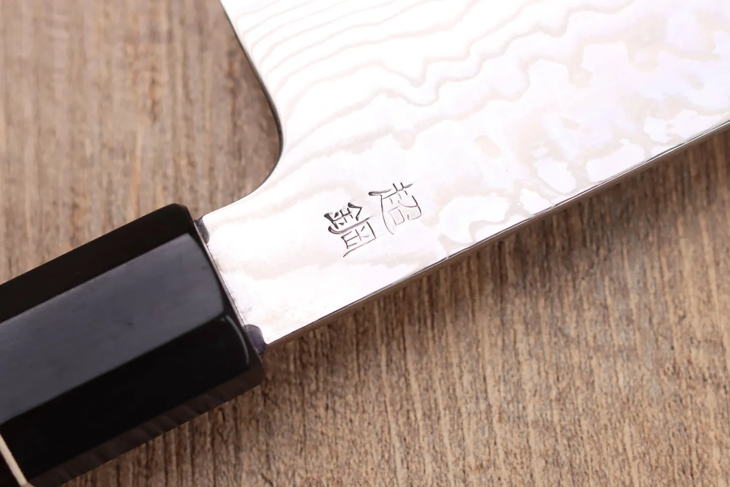Couteau santoku 19,5cm japonais artisanal Sukenari ZDP-189 damas manche en ébène