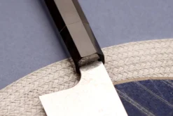 Couteau santoku 18cm japonais artisanal Hatsukokoro Ginga ATS-34 Damas ébène