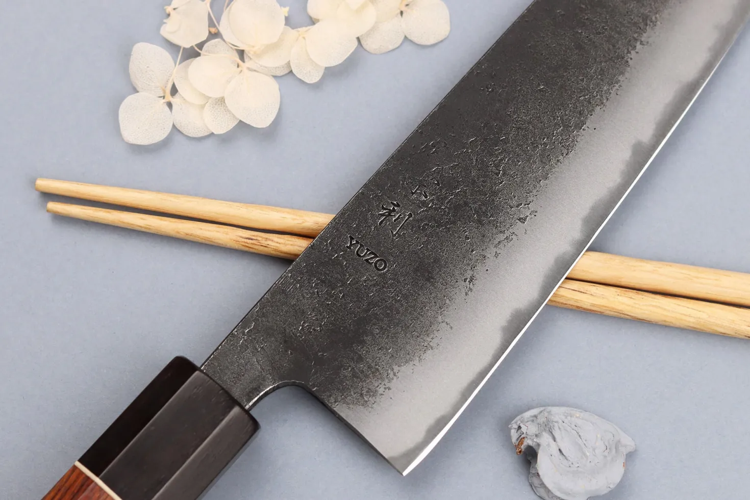 Couteau santoku 16,5cm japonais artisanal Yuzo Black Nashiji