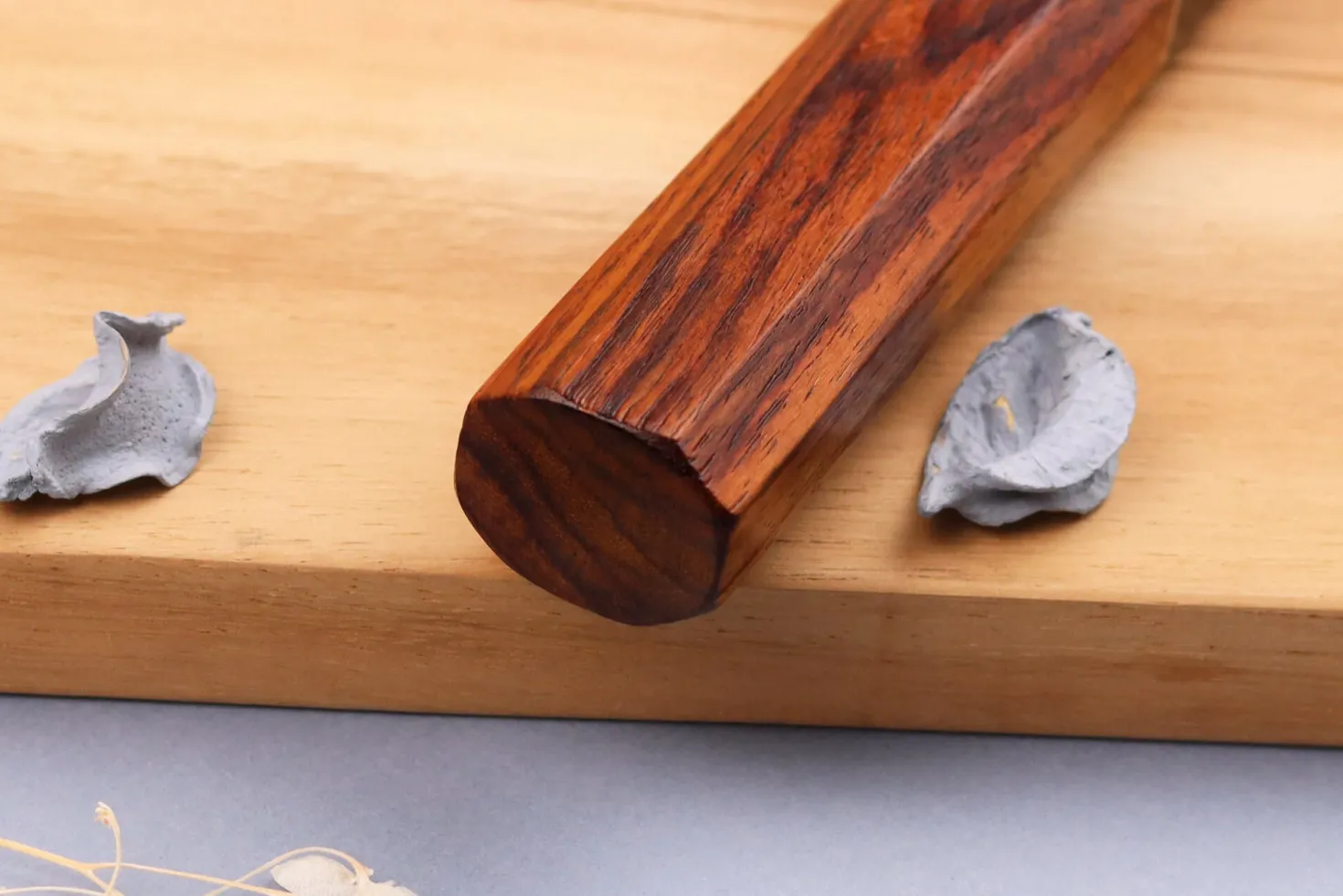 Couteau santoku 16,5cm japonais artisanal Yuzo Black Nashiji