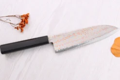 Couteau santoku 18cm japonais artisanal Hatsukokoro Hayabusa Rainbow Damas