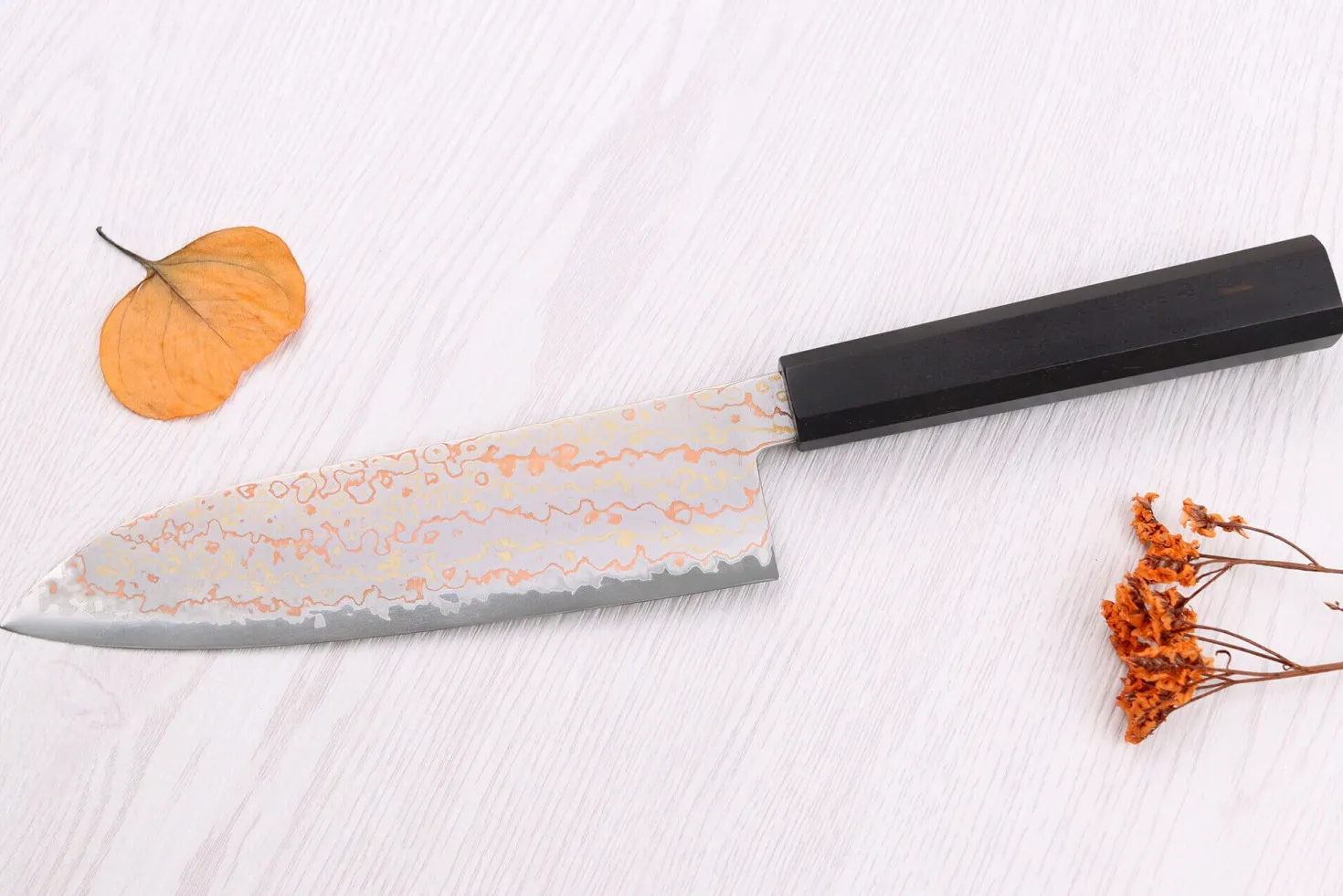 Couteau santoku 18cm japonais artisanal Hatsukokoro Hayabusa Rainbow Damas