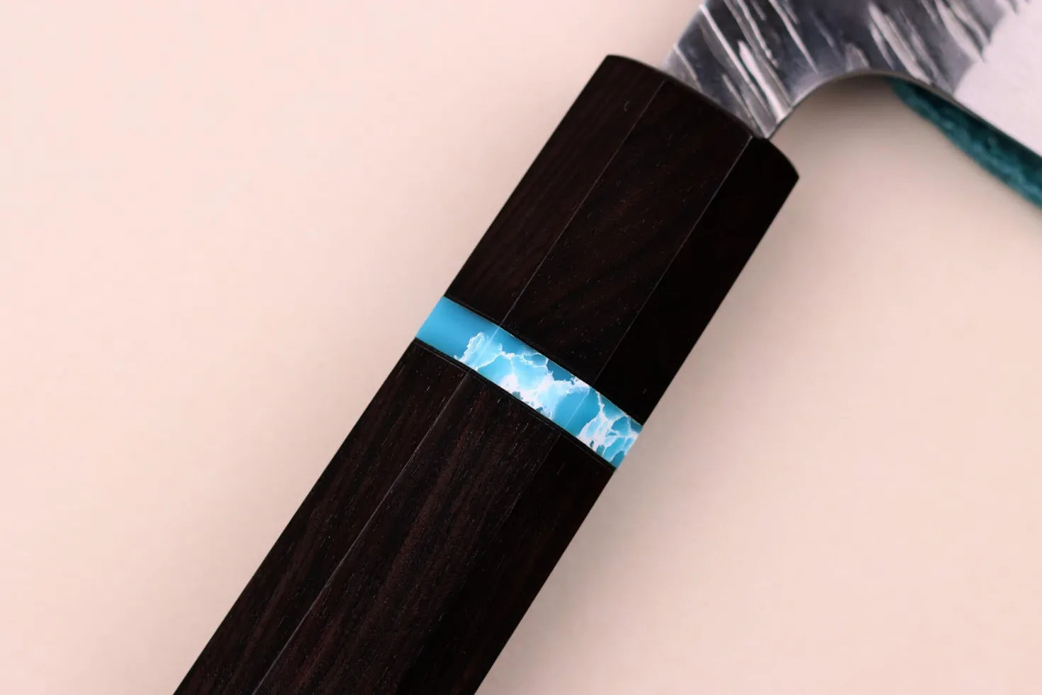 Couteau santoku japonais artisanal Yu Kurosaki Fujin 16,5cm SG2 turquoise