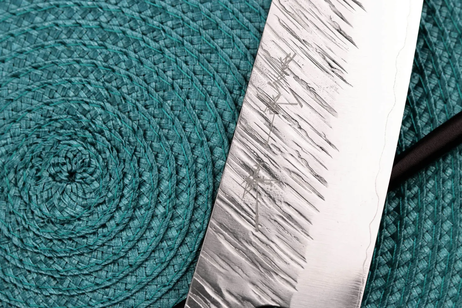 Couteau santoku japonais artisanal Yu Kurosaki Fujin 16,5cm SG2 turquoise