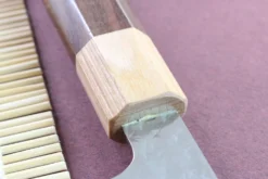 Couteau santoku japonais artisanal martelé Yu Kurosaki senko 16.5cm acier SG2
