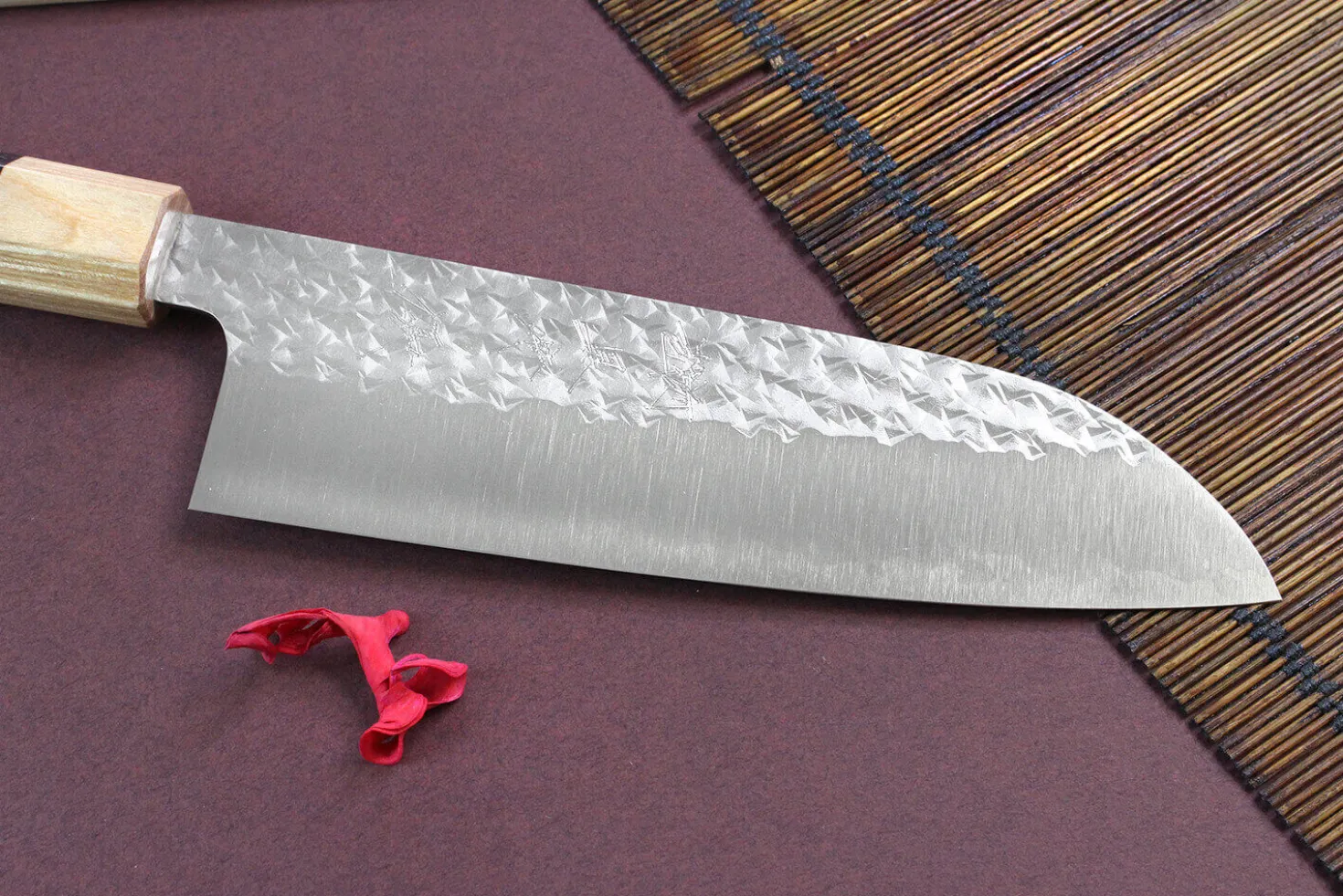 Couteau santoku japonais artisanal martelé Yu Kurosaki senko 16.5cm acier SG2