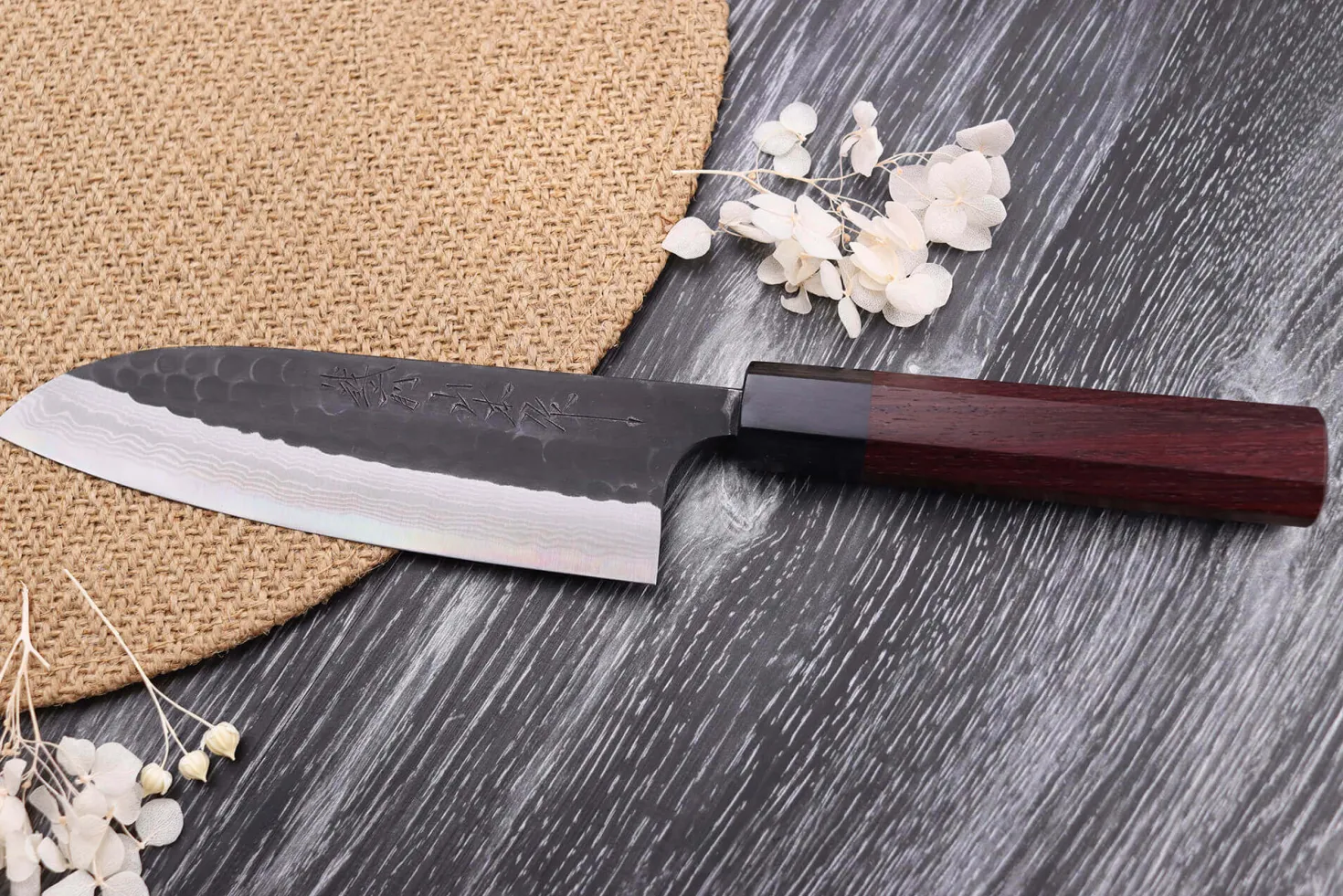 Couteau santoku japonais artisanal Nao Yamamoto Damas AS brut de forge 16,5cm