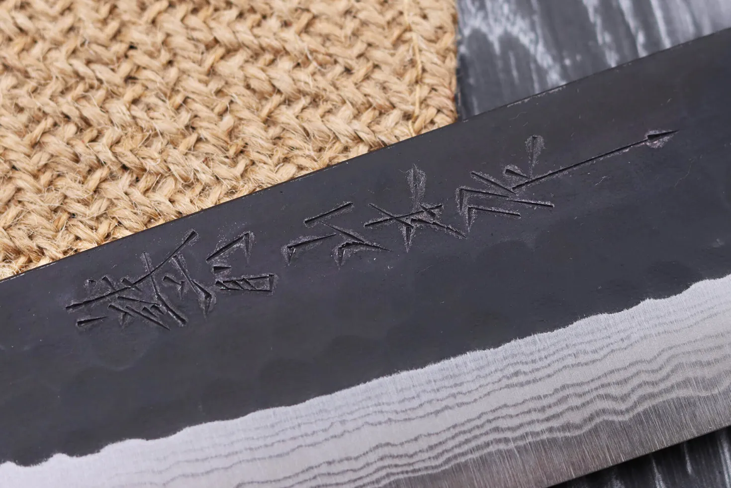 Couteau santoku japonais artisanal Nao Yamamoto Damas AS brut de forge 16,5cm