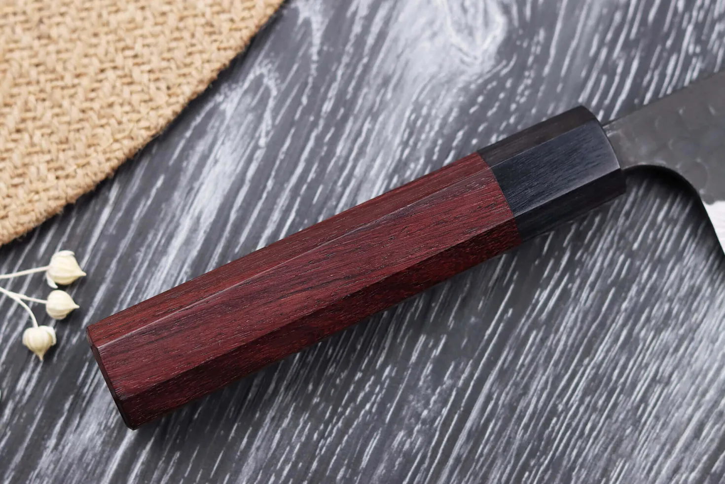 Couteau santoku japonais artisanal Nao Yamamoto Damas AS brut de forge 16,5cm