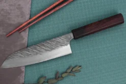 Couteau santoku japonais artisanal Yu Kurosaki Fujin 16,5cm SG2