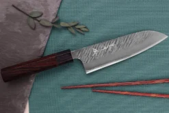 Couteau santoku japonais artisanal Yu Kurosaki Fujin 16,5cm SG2