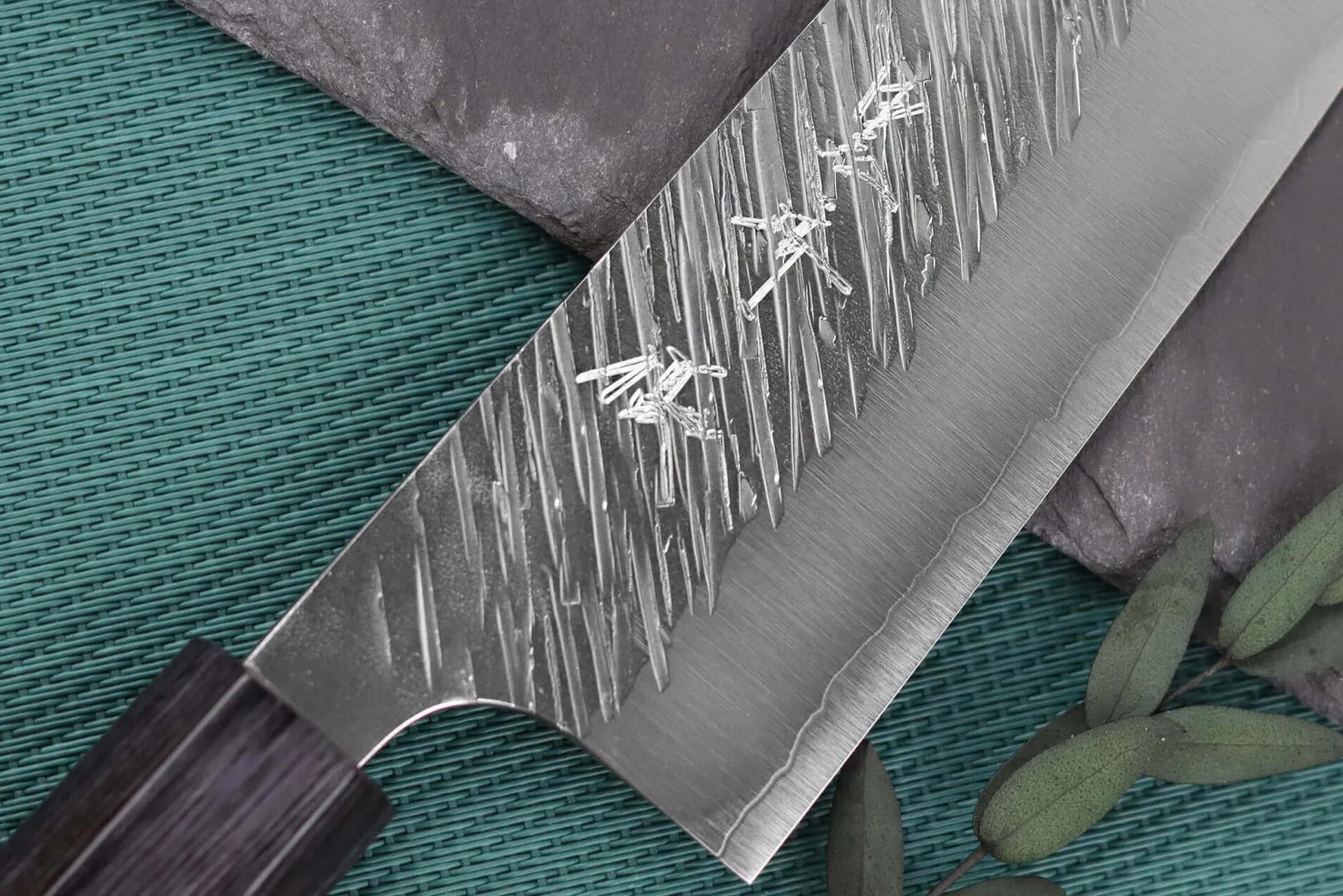 Couteau santoku japonais artisanal Yu Kurosaki Fujin 16,5cm SG2