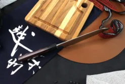 Couteau santoku japonais artisanal martelé Yu Kurosaki Shizuku 16.5cm acier SG2