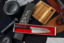 Couteau santoku japonais artisanal martelé Yu Kurosaki Shizuku 16.5cm acier SG2
