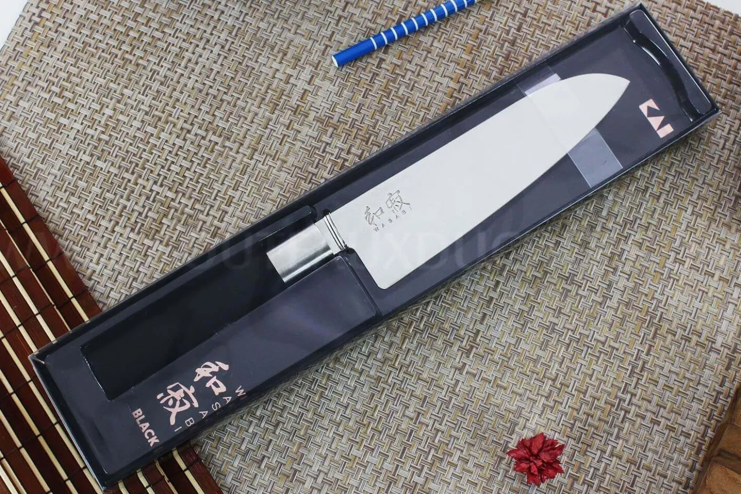 Couteau Santoku japonais KAI Wasabi Black lame 16.5cm