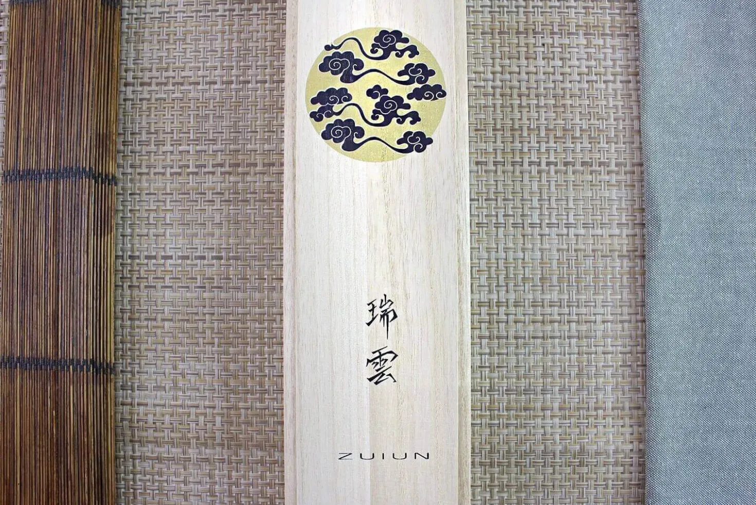 Couteau santoku japonais Kanetsugu Zuiun acier SPG2 damas 18cm