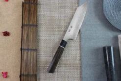 Couteau santoku japonais Kanetsugu Zuiun acier SPG2 damas 18cm