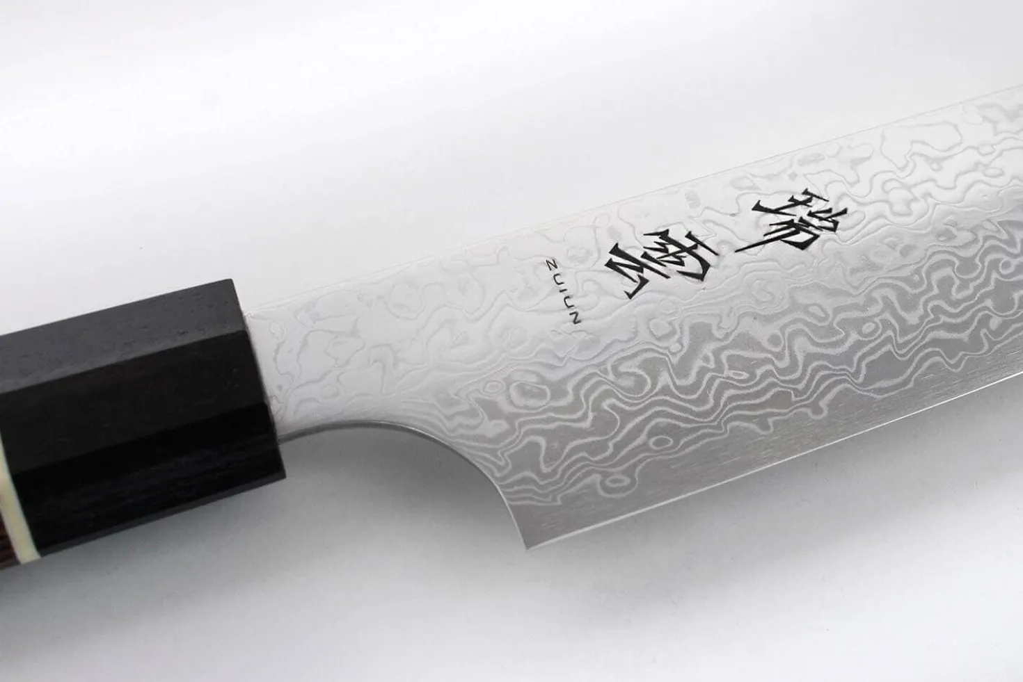 Couteau santoku japonais Kanetsugu Zuiun acier SPG2 damas 18cm