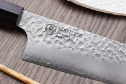 Couteau santoku japonais Kanetsugu Heptagon Uto martelé 17cm