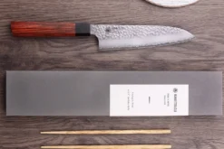 Couteau santoku japonais Kanetsugu Heptagon Uto martelé 17cm