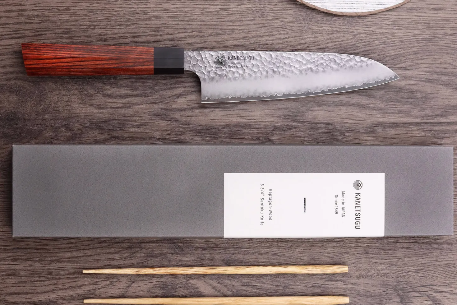 Couteau santoku japonais Kanetsugu Heptagon Uto martelé 17cm