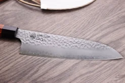 Couteau santoku japonais Kanetsugu Heptagon Uto martelé 17cm