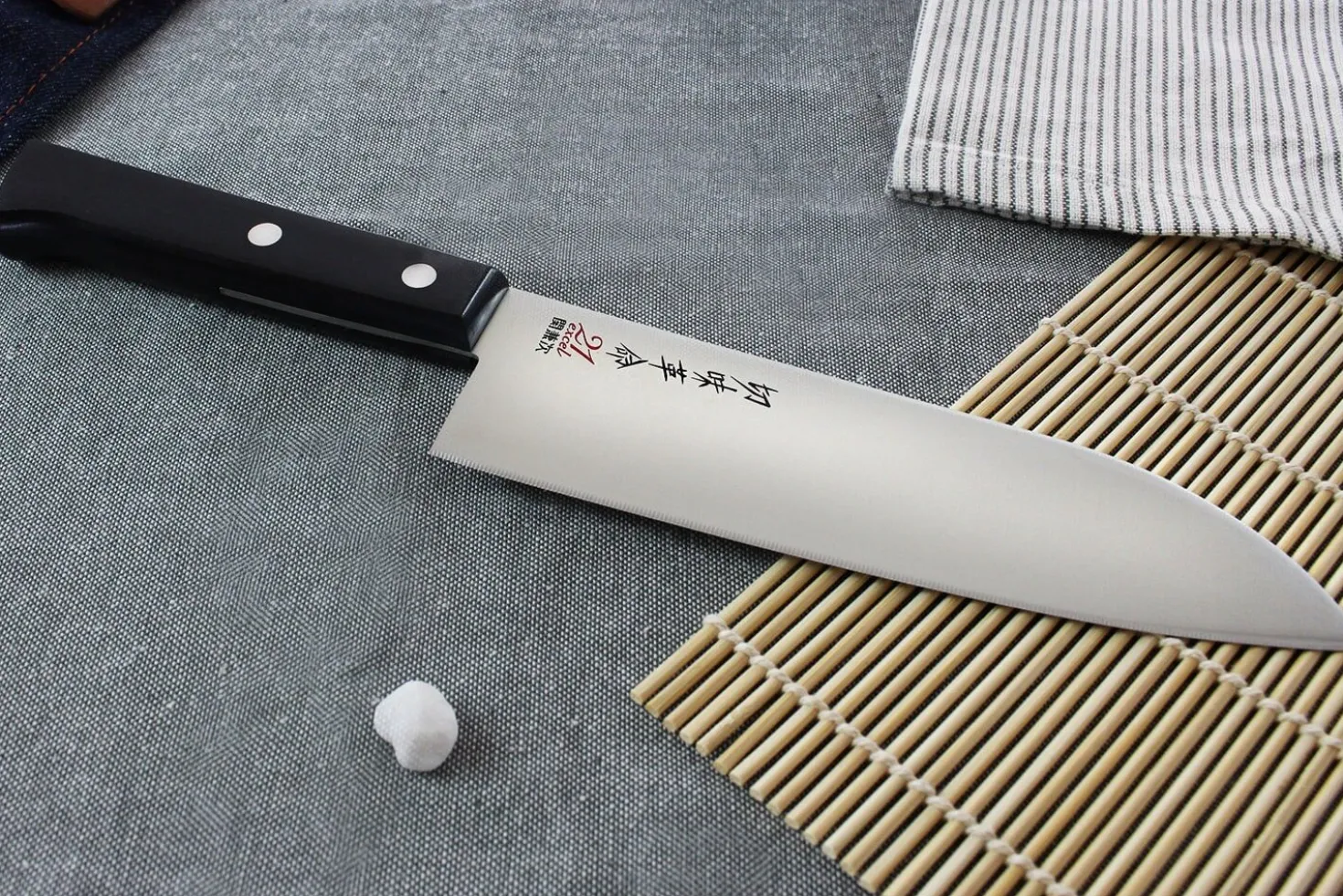 Couteau santoku japonais Kanetsugu Rev 21 lame 17cm micro dentée