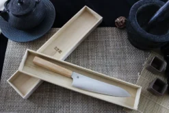 Couteau santoku japonais Shizu Hamono Yuri 18cm manche clair