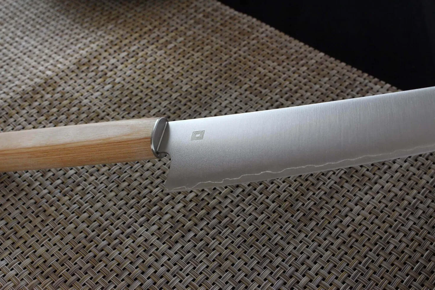 Couteau santoku japonais Shizu Hamono Yuri 18cm manche clair