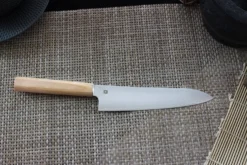 Couteau santoku japonais Shizu Hamono Yuri 18cm manche clair
