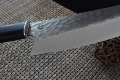 Couteau santoku japonais Shizu Hamono Yamato martelé 16cm manche sombre