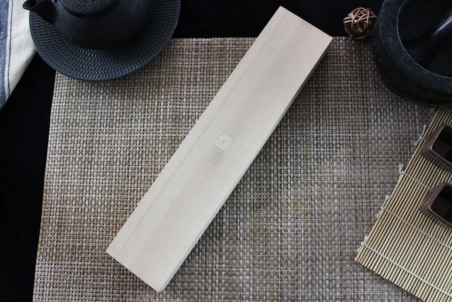 Couteau santoku japonais Shizu Hamono Yamato martelé 18cm manche sombre