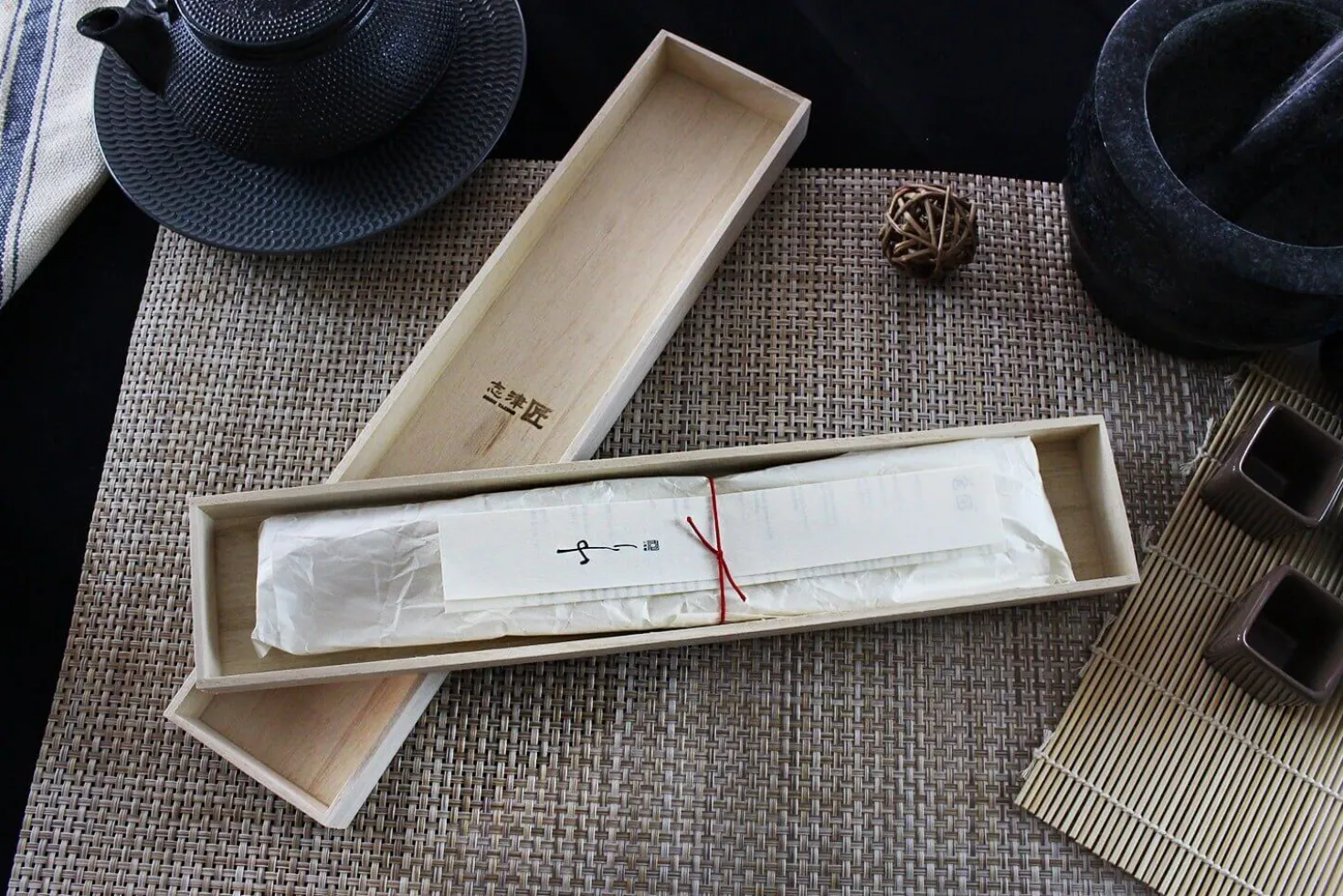 Couteau santoku japonais Shizu Hamono Yamato martelé 18cm manche sombre