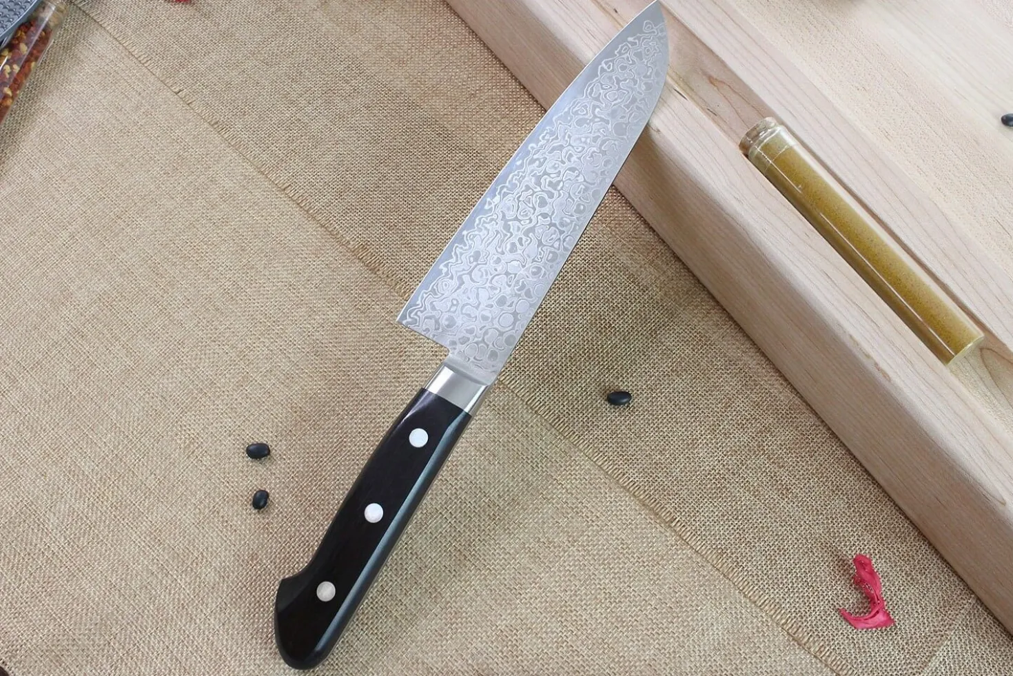 Couteau santoku japonais Tsunehisa VG10 Damascus 45 couches 16.5cm