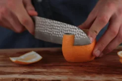 Couteau santoku Kotai lame martelée 18cm manche pakkawood avec fourreau
