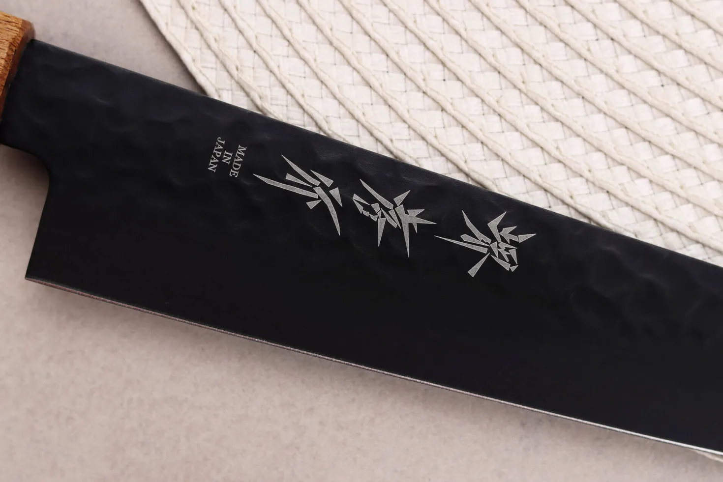 Couteau sujihiki 24cm japonais Sakai Takayuki Kurokage VG10 manche en chêne brûlé