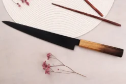 Couteau sujihiki 24cm japonais Sakai Takayuki Kurokage VG10 manche en chêne brûlé