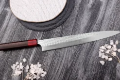 Couteau sujihiki japonais artisanal Yoshimi Kato Minamo SG2 Tsuchime 27cm