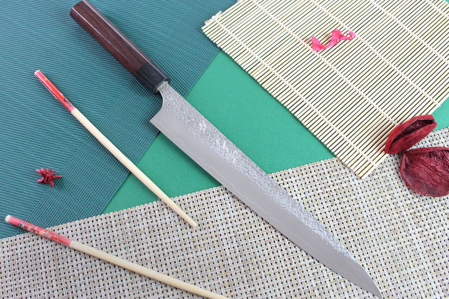 Couteau sujihiki japonais artisanal martelé Yu Kurosaki Shizuku 27cm acier SG2