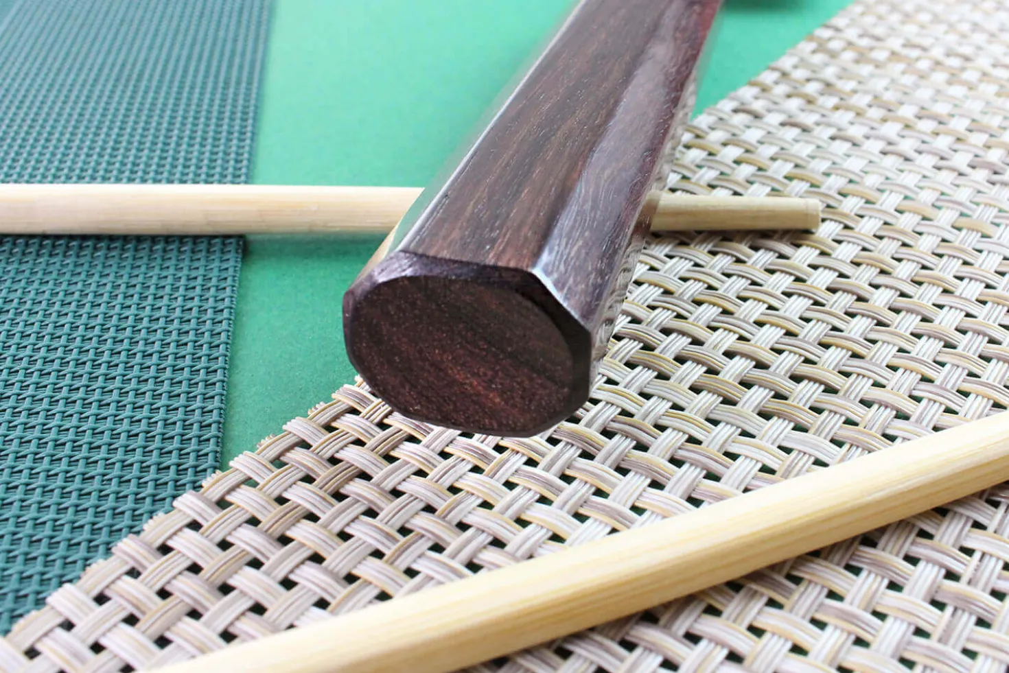 Couteau sujihiki japonais artisanal martelé Yu Kurosaki Shizuku 27cm acier SG2