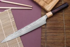 Couteau sujihiki kiritsuke japonais artisanal martelé Yu Kurosaki senko 24cm acier SG2