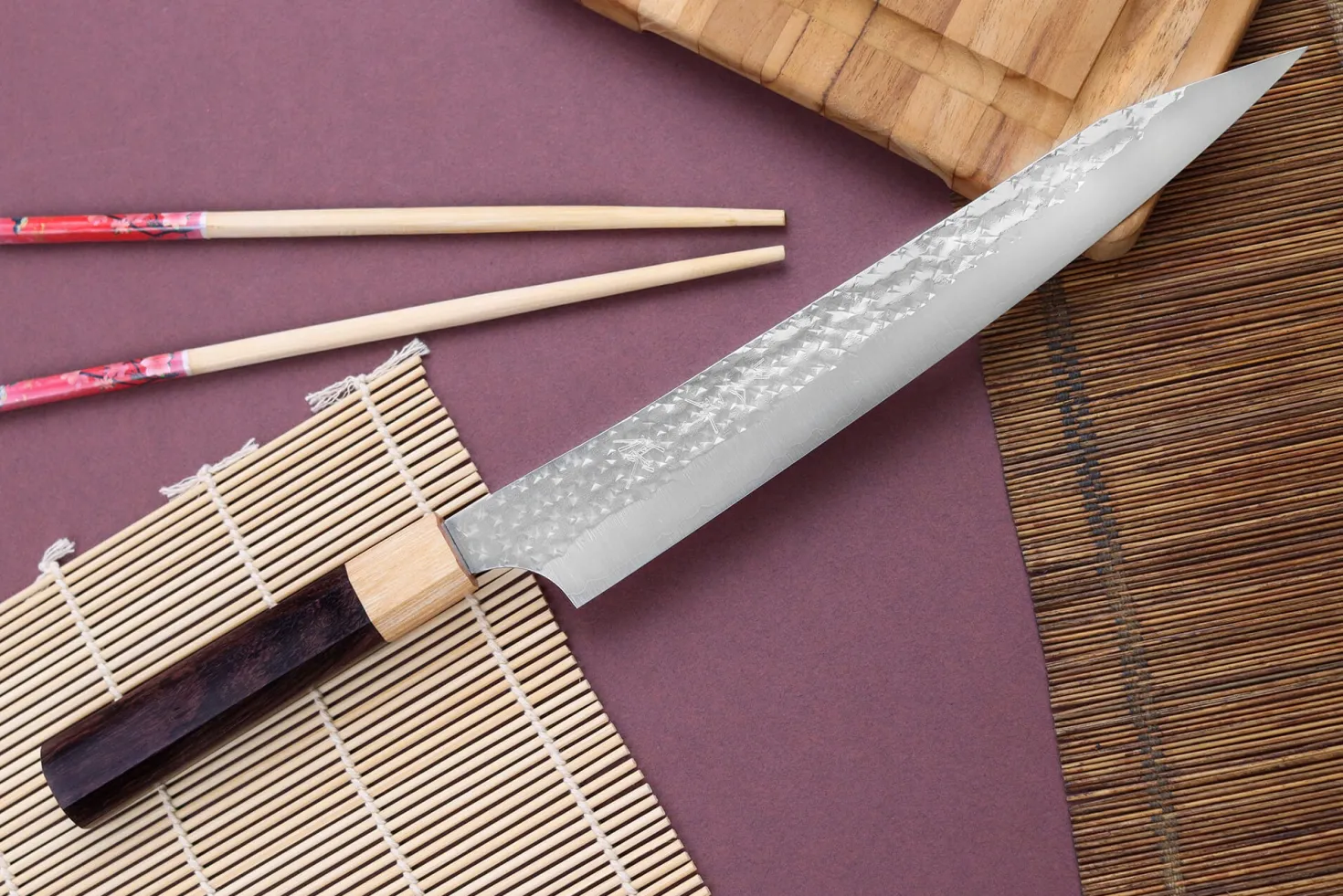 Couteau sujihiki kiritsuke japonais artisanal martelé Yu Kurosaki senko 24cm acier SG2